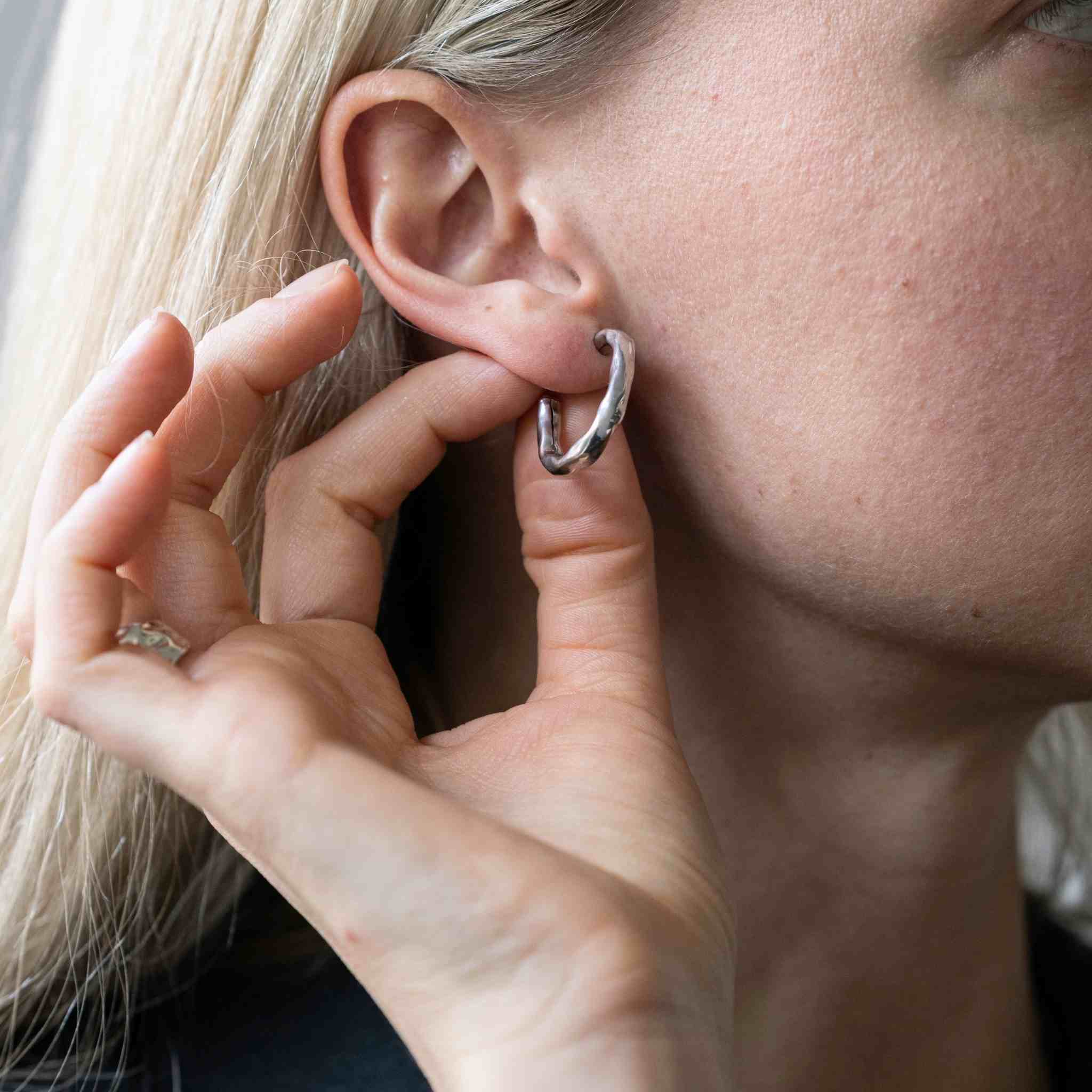 ARRACADAS CURVY MEDIANAS